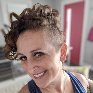 Meet your Posher, Lia